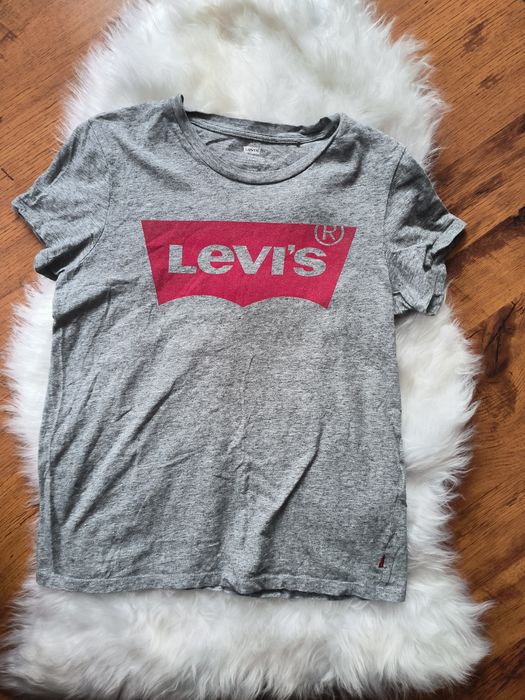 Piękny t-shirt levis