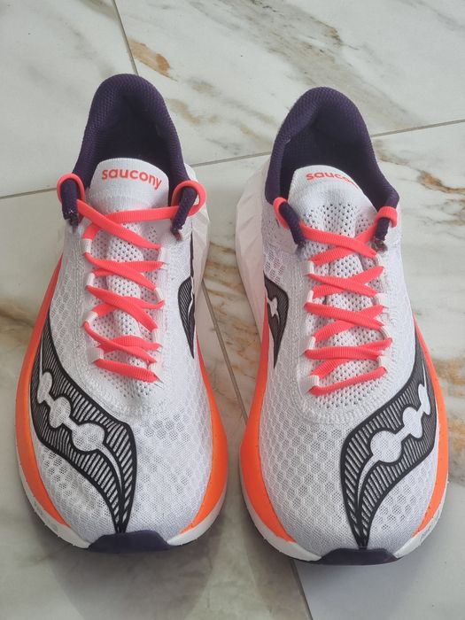 Оригінал 100% бігові кросівки Saucony Endorphin pro 4  EUR  42.5