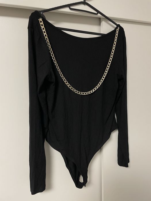 H&m czarne body z łańcuchem M