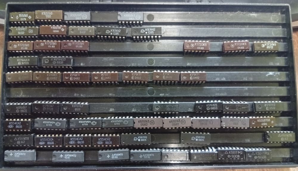 Продам мікросхеми К155 + К176 + К500 серії (більше 500 штук)