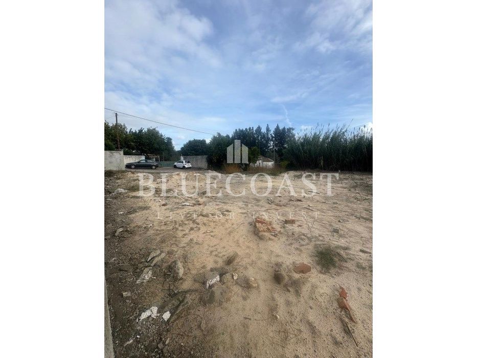 Terreno com Potencial Único, Natureza, Privacidade e Pronto a Const...