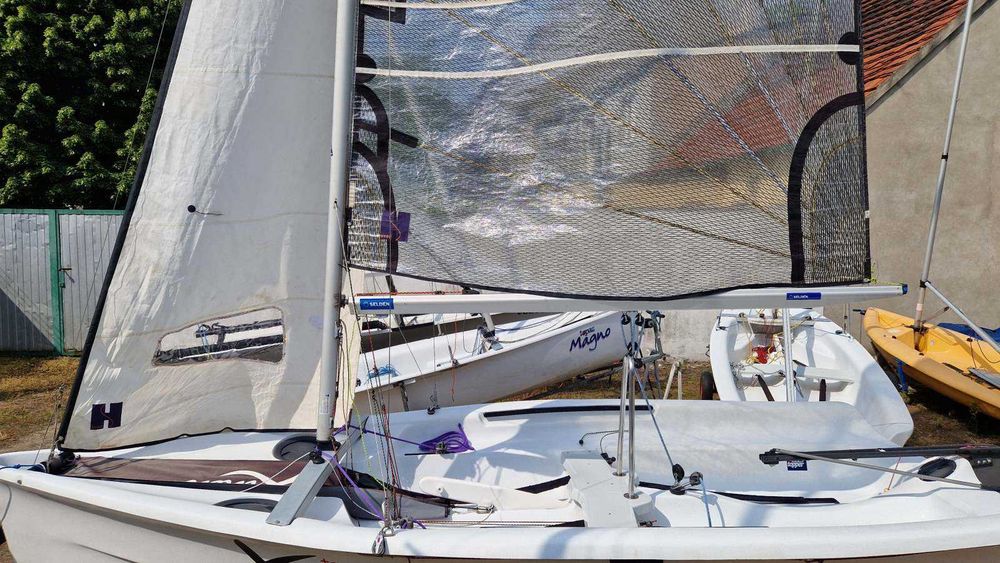 Łódź żaglowa żaglówka Topper Xenon 4,5m + wózek slipowy (1)