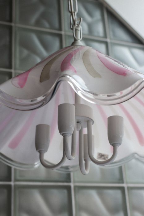 Szklana lampa wisząca w stylu retro