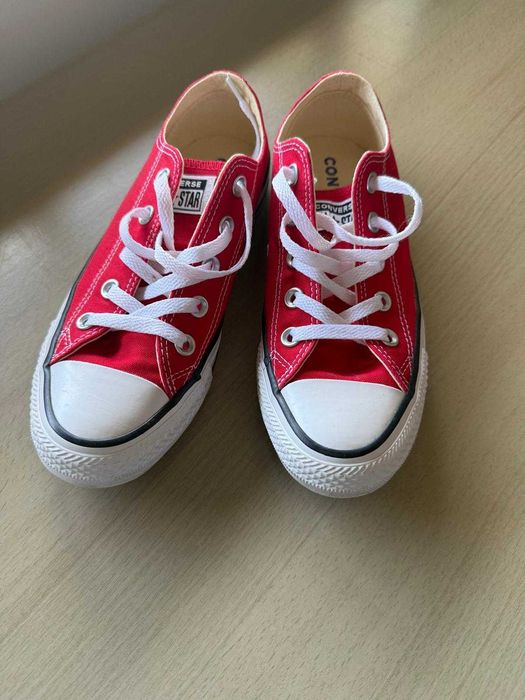 Ténis Vermelhos All Star praticamente novos