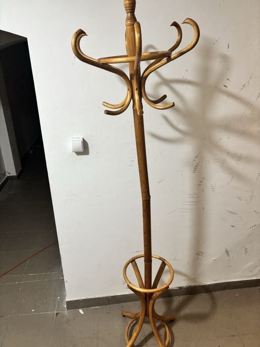 Drewniany wieszak na ubrania