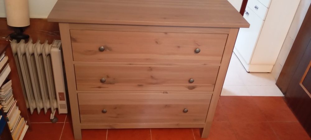 HEMNES IKEA Cómoda com três gavetas castanha acinzentada 
Cómoda c/3 g
