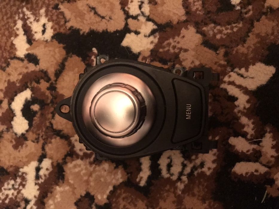 Монітор на бмв є 90/ 91