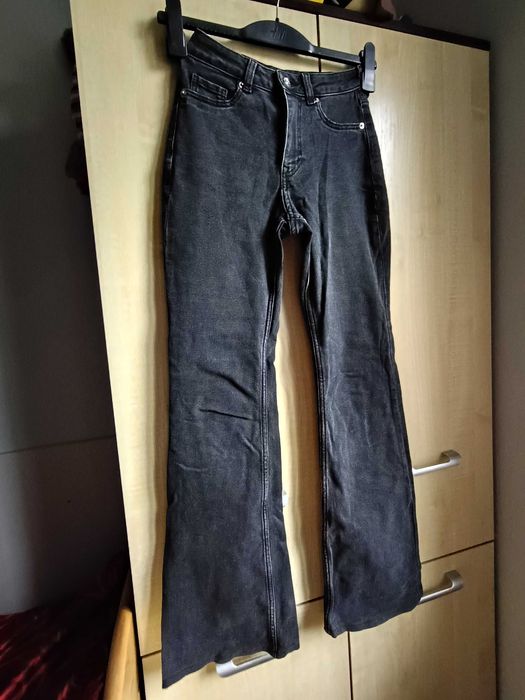 Czarne spodnie z rozszerzanymi nogawkami H&M Divided 34 XS S2