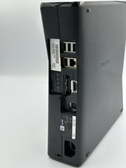 Zestaw Xbox 360 Slim 250 GB + Kontroler, zasilacz i gra COD MW2