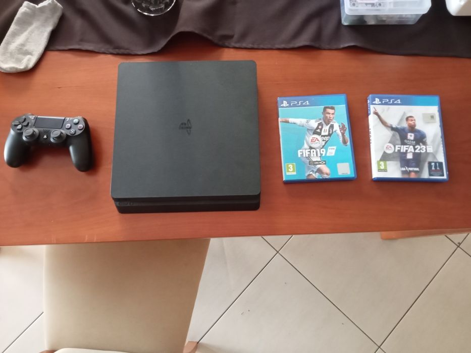 PlayStation 4, mais dois jogos e um comando na garantia