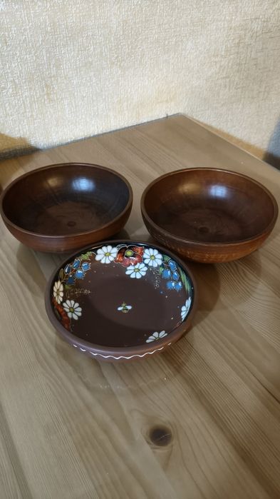 Гарні глиняні тарілки