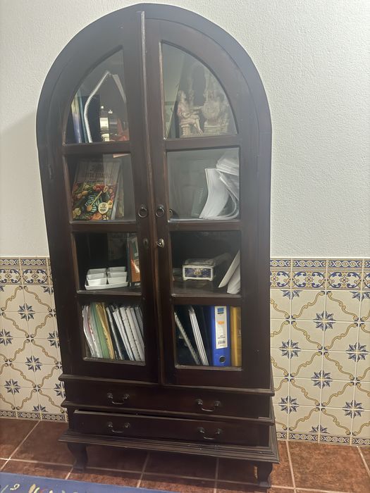 Livraria / Vitrine em madeira maciça com portas de vidro – como nova
