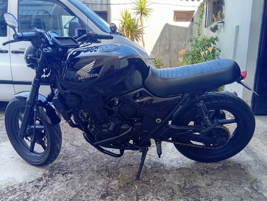 Vendo CB 500 custom.