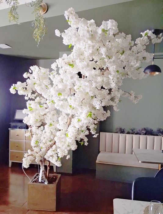 Árvore decorativa com flores artificiais - 2.70m
