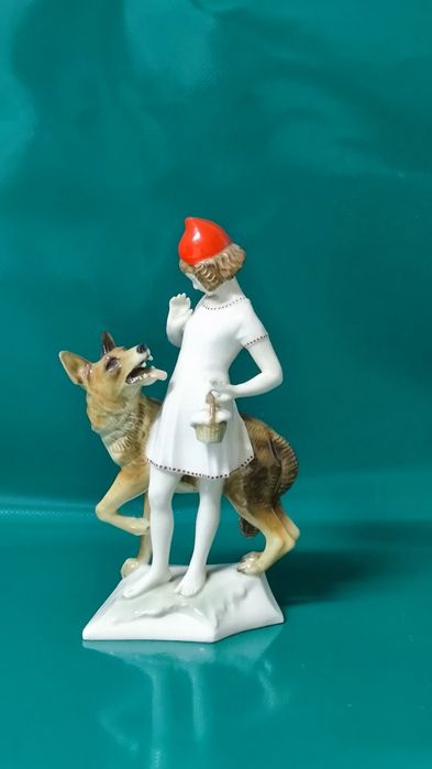 Figurka porcelanowa " czerwony kapturek i Wilk".  Niemcy.