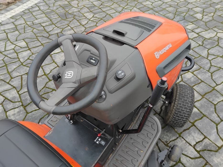 Mocny i solidny traktorek kosiarka Husqvarna 18 km pompa hydro