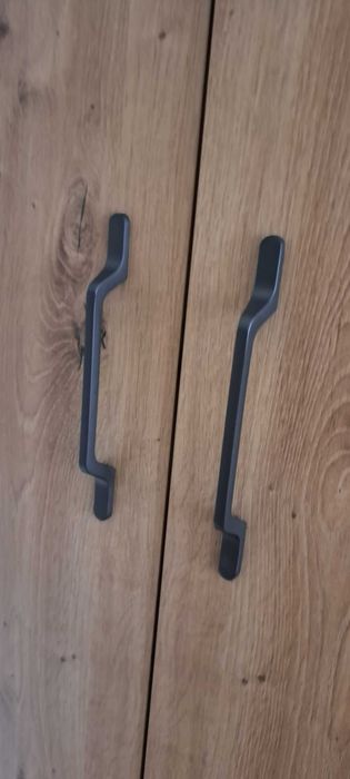 Szafa 3 drzwiowa w naturalnej okleinie dębowej.