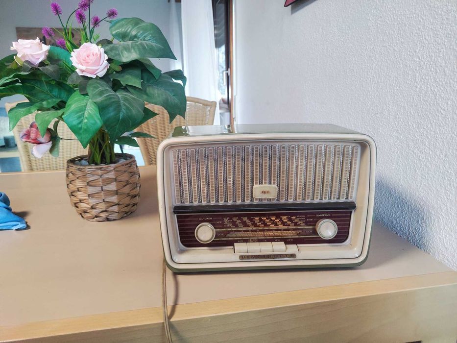 Rádio AEG Bimbinette – 1959/60 – Válvulas – Totalmente Funcional