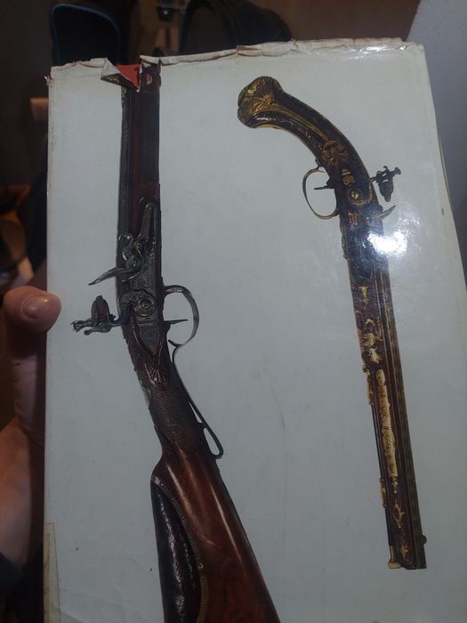 Enciclopédia "The Book of the Gun"