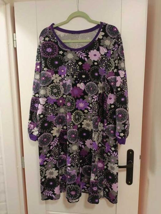 Kwiatowa sukienka dresowa – rozmiar XL/XXL