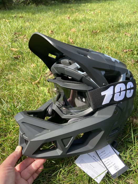 Вело шолом, 655 гр,mtb enduro dawnhill full face ,фулфейс fox rock