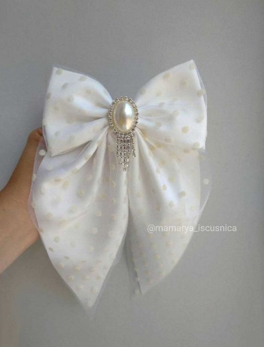 Великий бант в горохи