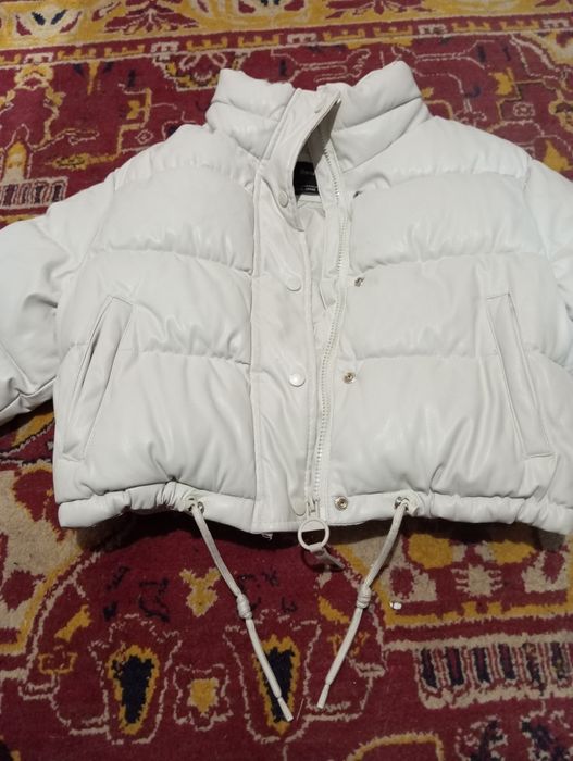 Біла куртка замінник