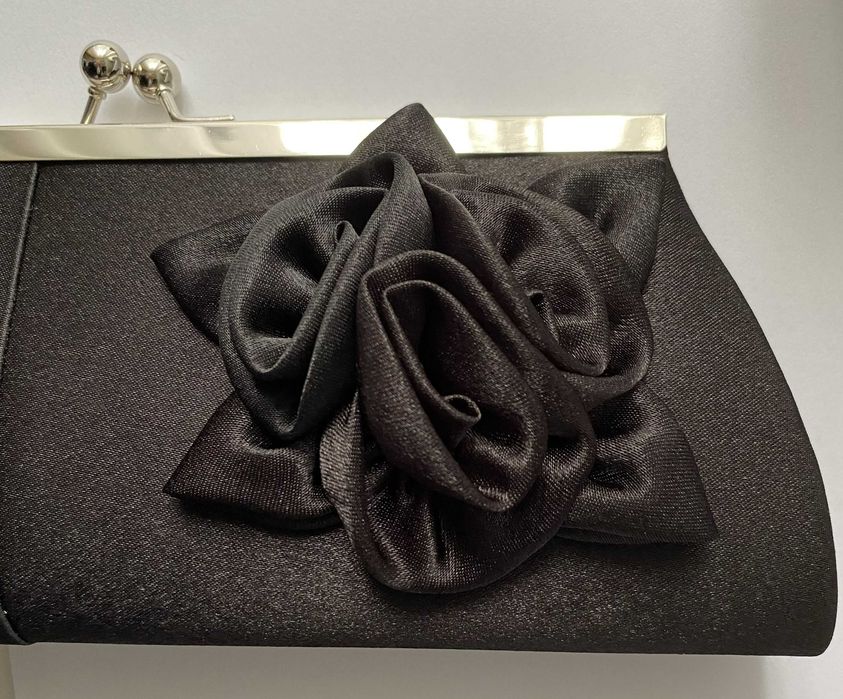 Elegancka torebka kopertowa czarna