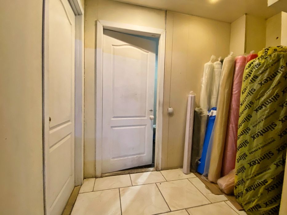 Комерційне приміщення на фасаді вул. Шкільна. Малий ринок.