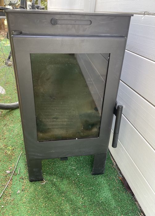 Salamandra a lenha com porta em vidro – funcional
