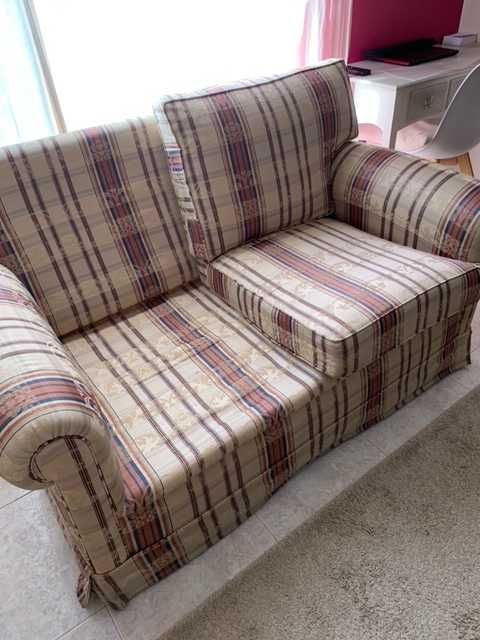 Sofa tipo Ingles de 2 lugares  sem cama