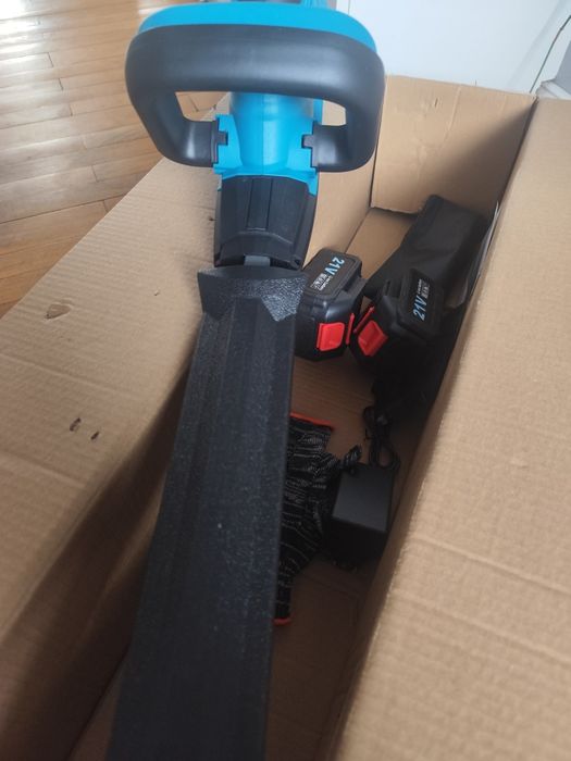 Nożyce do żywopłotu dwie baterie