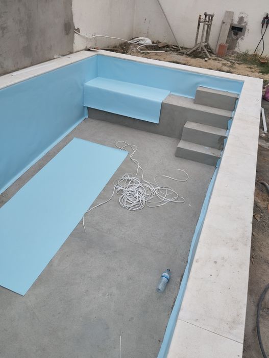 Aplicação de tela para piscinas