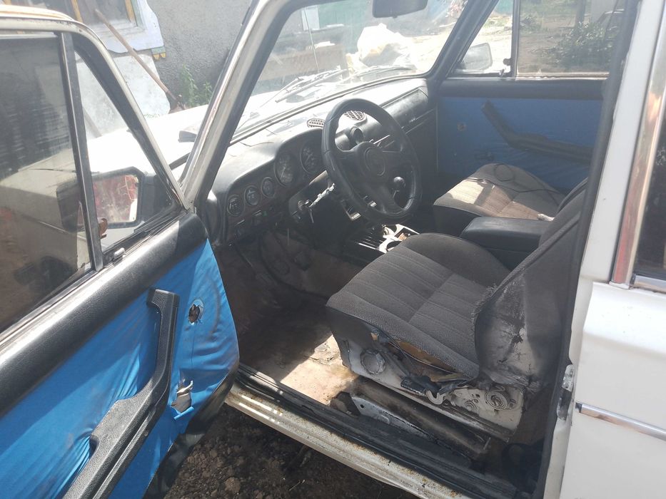 ВАЗ 2106 на повному бойовому ходу