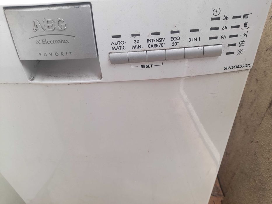 maquina de loiça das mais estreitas AEG exelente  para desocupar
