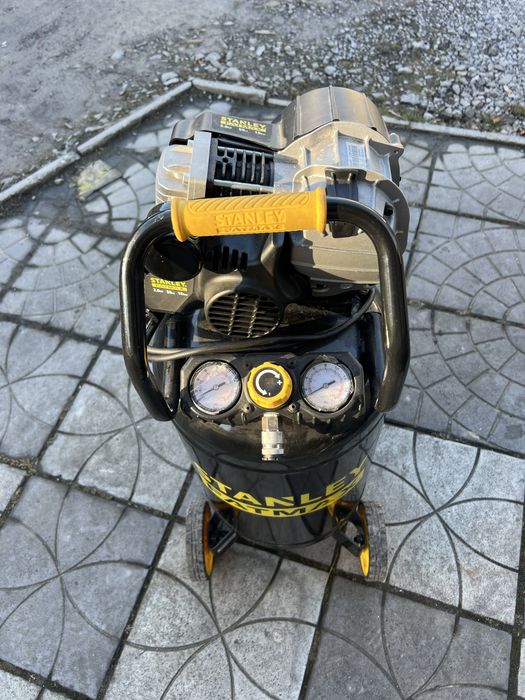 Sprezarka stanley fat max uszkodzona