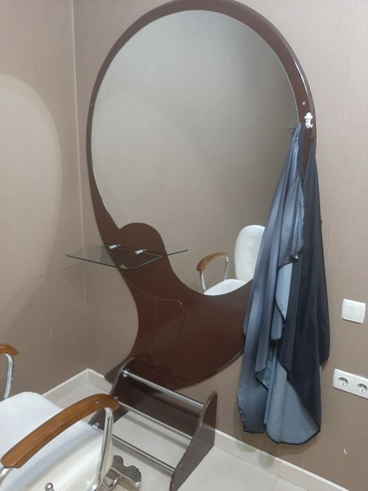 Продам зеркало для парикмахера