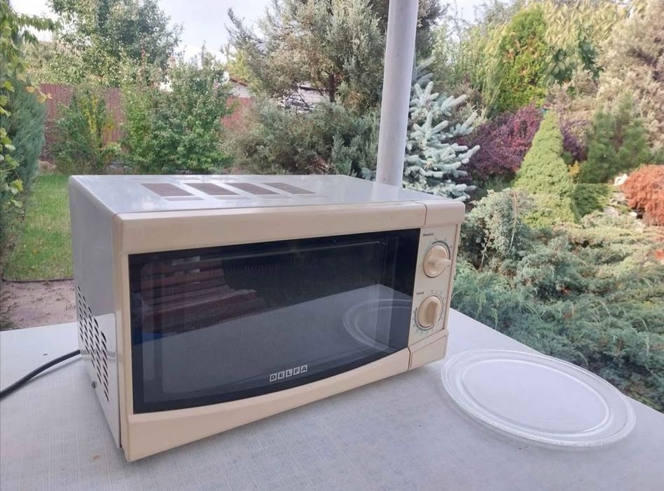 Мікрохвильована піч...