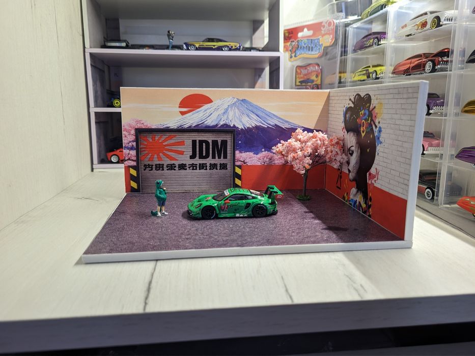Готова діорама масштабу 1:64 у стилі японського автоспорту JDM.