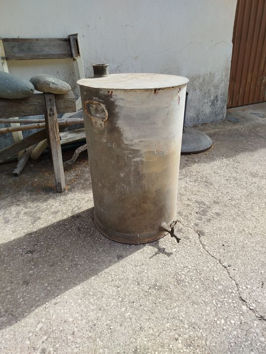 Deposito de zinco antigo