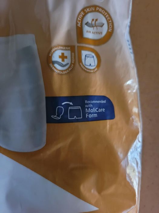 Elastyczne majtki mocujące z krótkim nogawkami