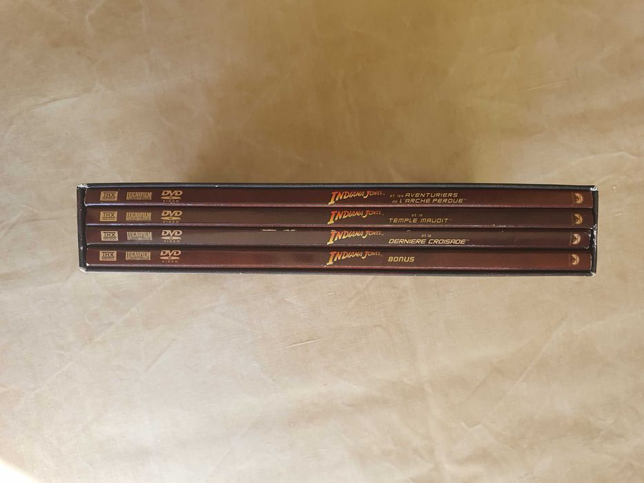 Caixa usada com 3 DVDs de Indiana Jones