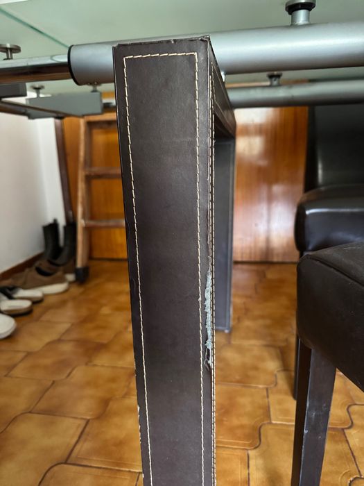 Mesa de vidro com 4 cadeiras