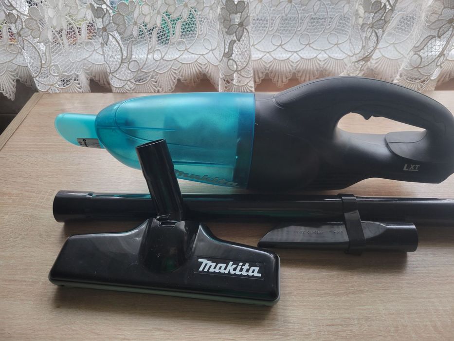 Пилосос Makitta.