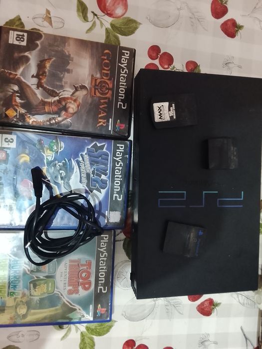 Vendo PlayStation 2 com 4jogos sem comandos só cabo de ligar