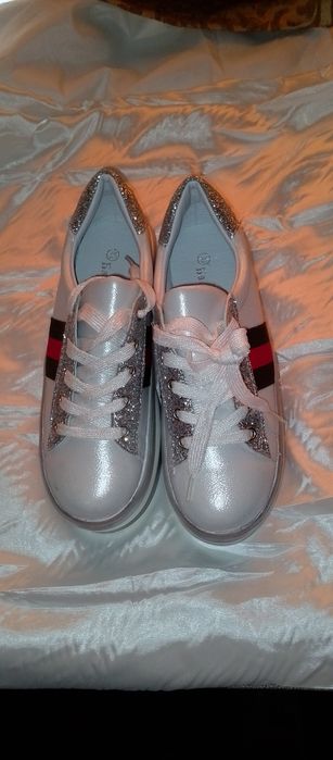 Кросівки 36 розміру