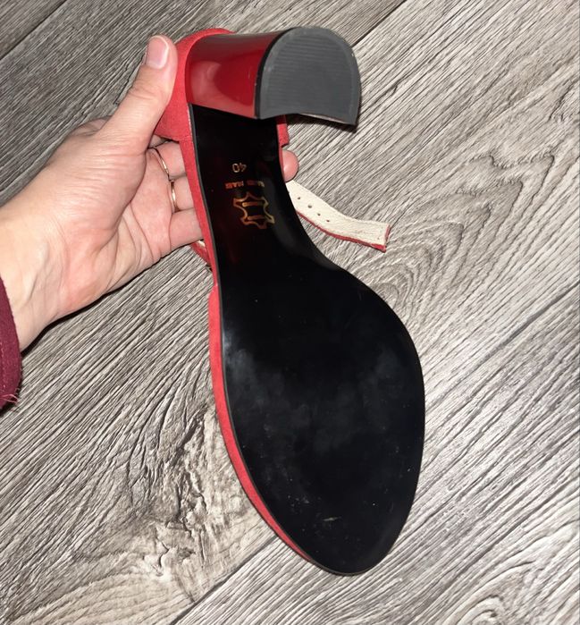 Нові замшеві туфлі