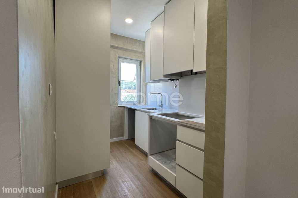 Apartamento T1 Remodelado em Camarate, Loures