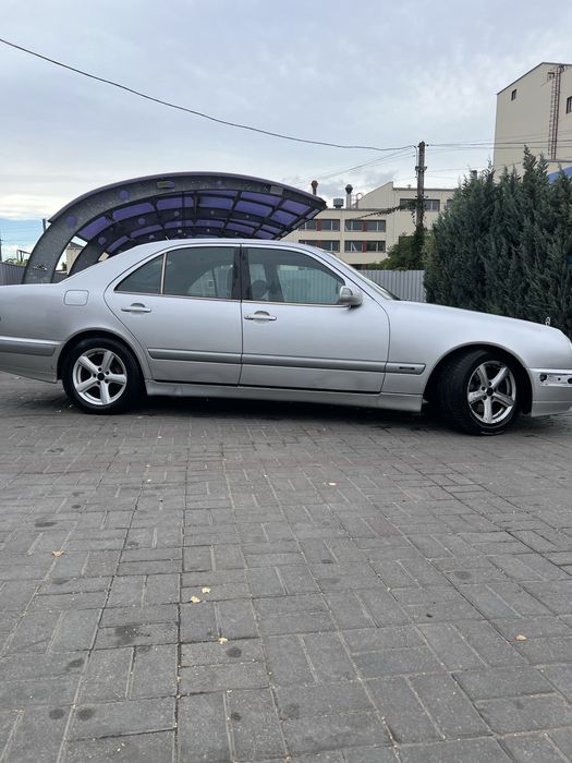 Mercedes-Benz E-Class (W210)