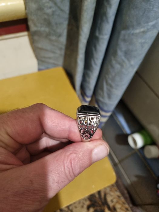 Перстни мужские с красивыми вставками.